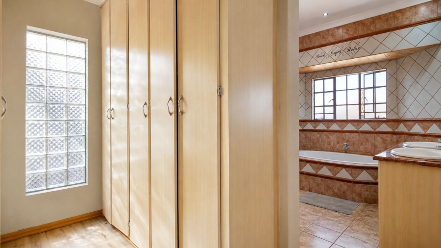 4 Bedroom Property for Sale in Safari Gardens North West